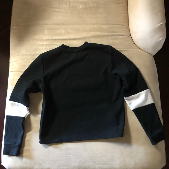 Onzie Black & White Blocked CrewTop size M/L - Picture 5 of 10